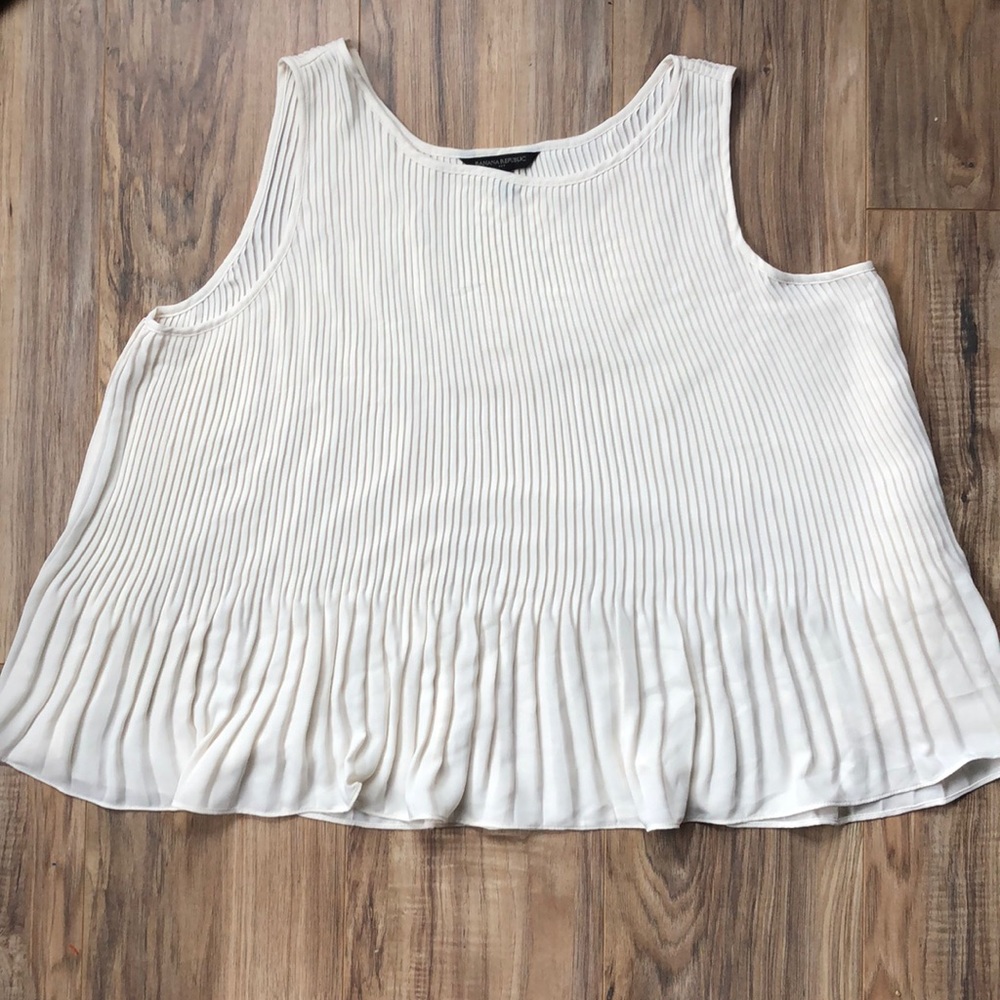 Banana Republic Cream Permanent Pleat Blouse M